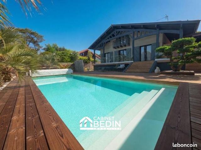 Maison 9 pièces 260 m²