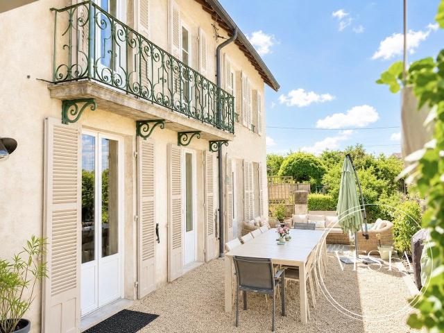Maison 9 pièces 260 m²