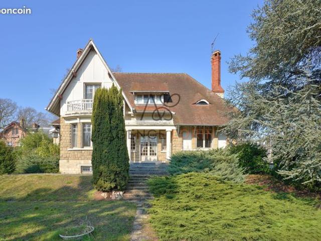 Maison 9 pièces 260 m²