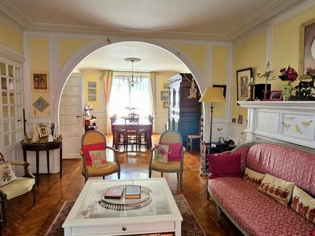 Maison 9 pièces 260 m²