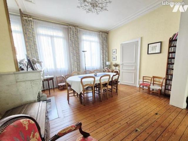Maison 9 pièces 260 m²