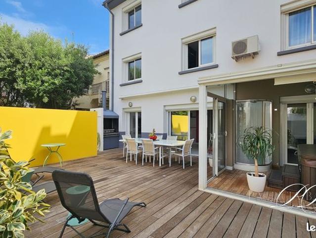 Maison 9 pièces 260 m²