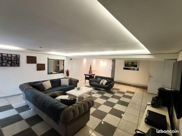 Maison 9 pièces 260 m²