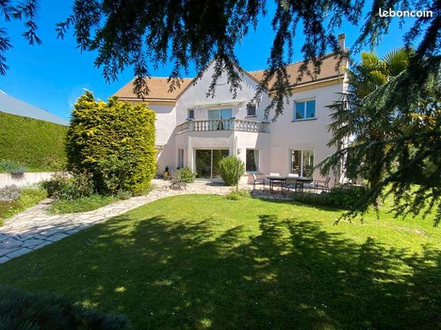 Maison 9 pièces 260 m²