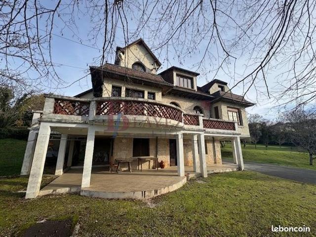 Maison 9 pièces 260 m²