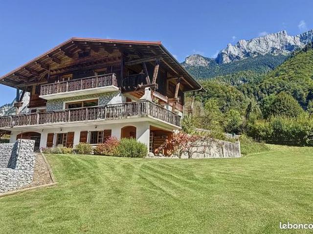 Maison 9 pièces 260 m²