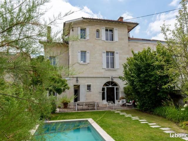 Maison 9 pièces 260 m²