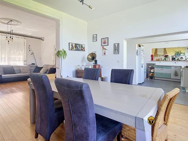 Maison 9 pièces 261 m²