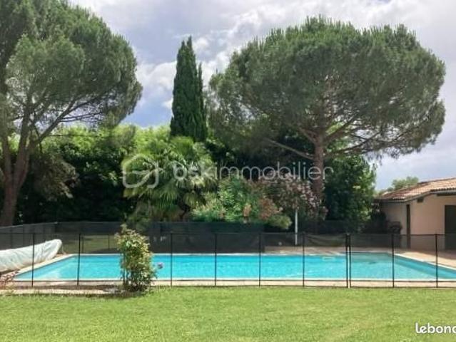 Maison 9 pièces 261 m²