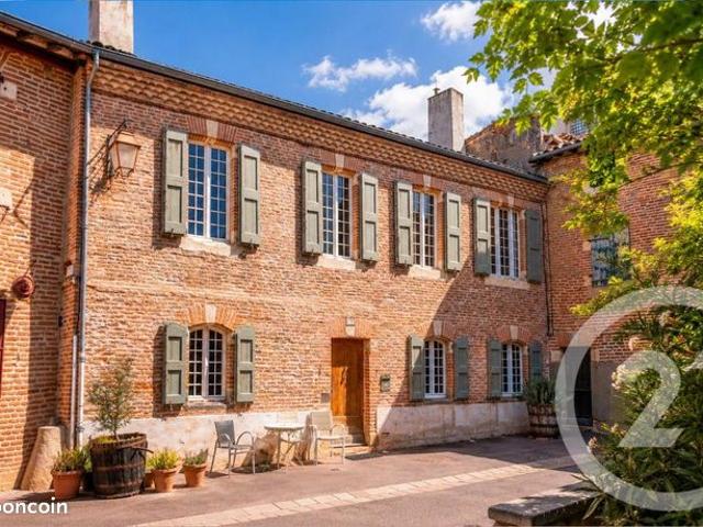 Maison 9 pièces 261 m²
