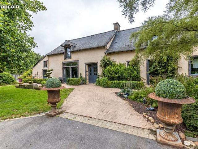 Maison 9 pièces 261 m²
