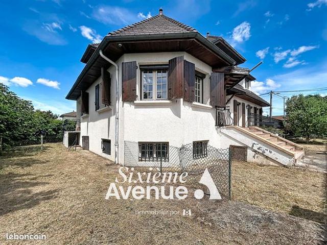 Maison 9 pièces 261 m²