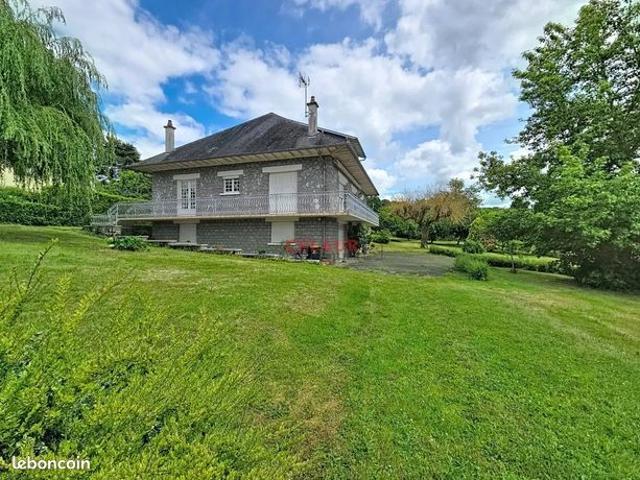 Maison 9 pièces 261 m²