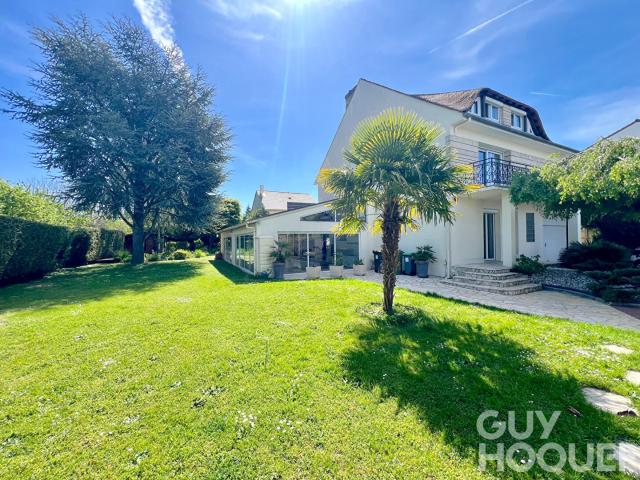 Maison 9 pièces 261 m²