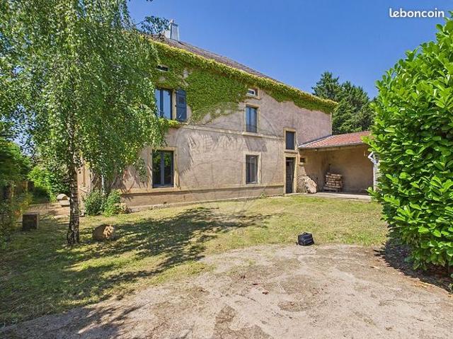Maison 9 pièces 261 m²