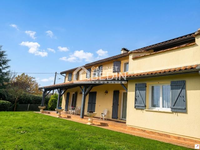 Maison 9 pièces 261 m²