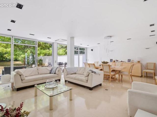 Maison 9 pièces 262 m²