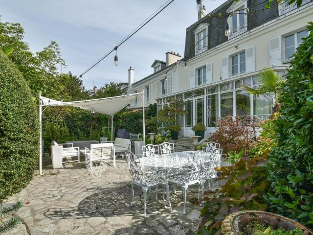 Maison 9 pièces 262 m²