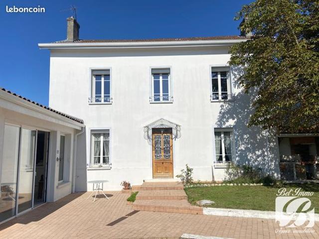 Maison 9 pièces 262 m²