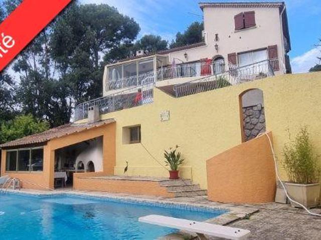 Maison 9 pièces 263 m²