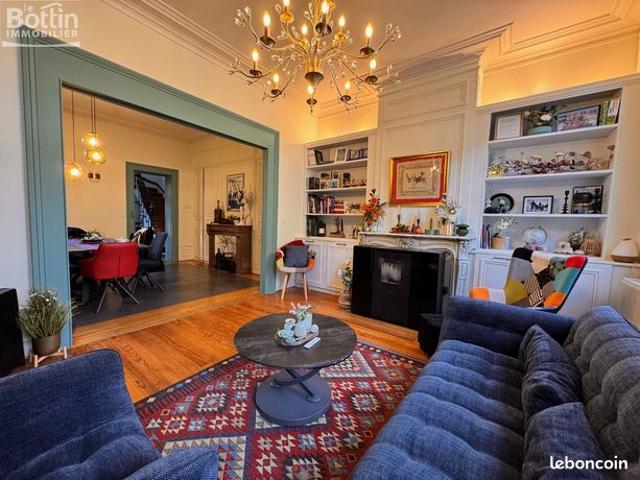 Maison 9 pièces 263 m²