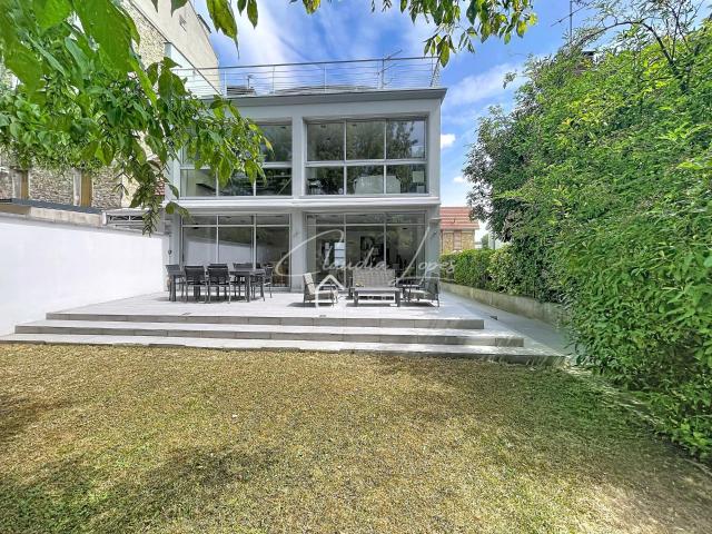 Maison 9 pièces 263 m²