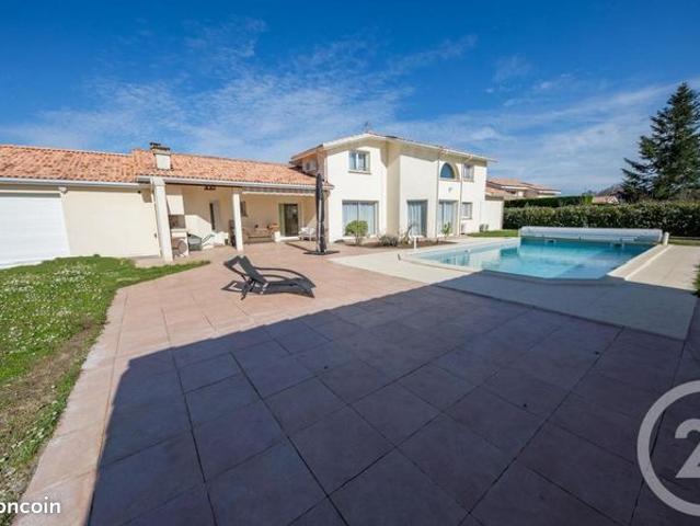 Maison 9 pièces 263 m²