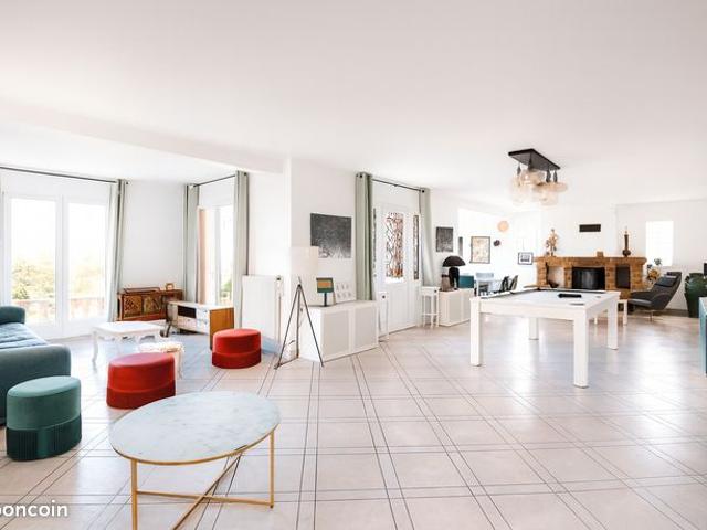 Maison 9 pièces 274 m²