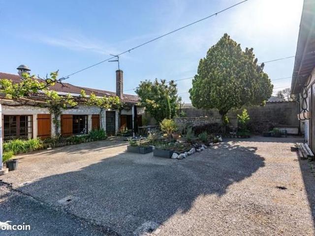 Maison 9 pièces 274 m²