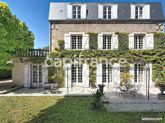 Maison 9 pièces 275 m²