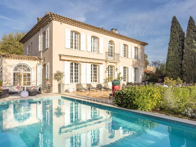 Maison 9 pièces 275 m²