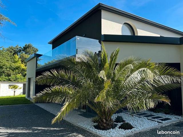 Maison 9 pièces 275 m²