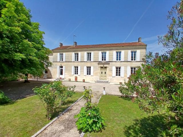 Maison 9 pièces 275 m²