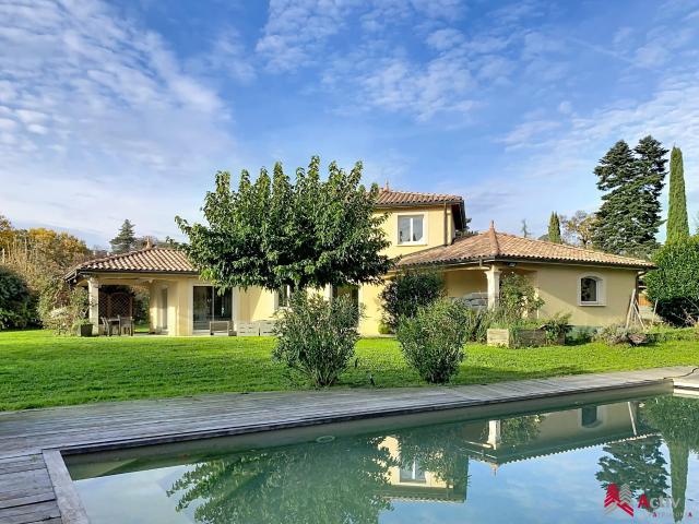 Maison 9 pièces 275 m²