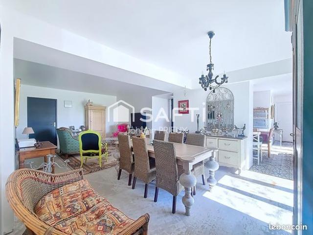 Maison 9 pièces 275 m²