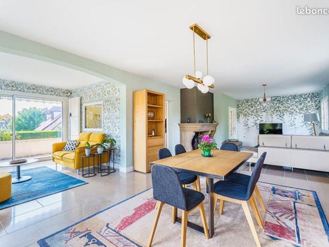 Maison 9 pièces 276 m²