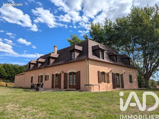 Maison 9 pièces 277 m²