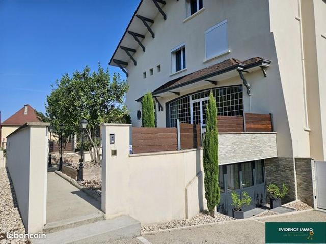 Maison 9 pièces 278 m²