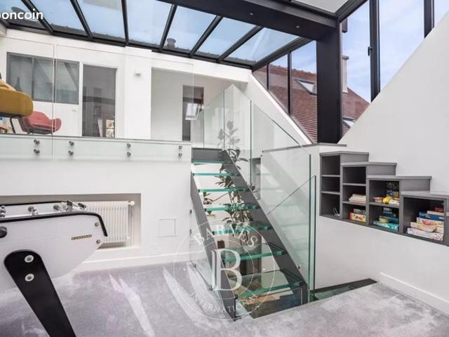 Maison 9 pièces 270 m²