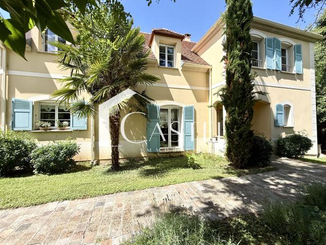 Maison 9 pièces 270 m²