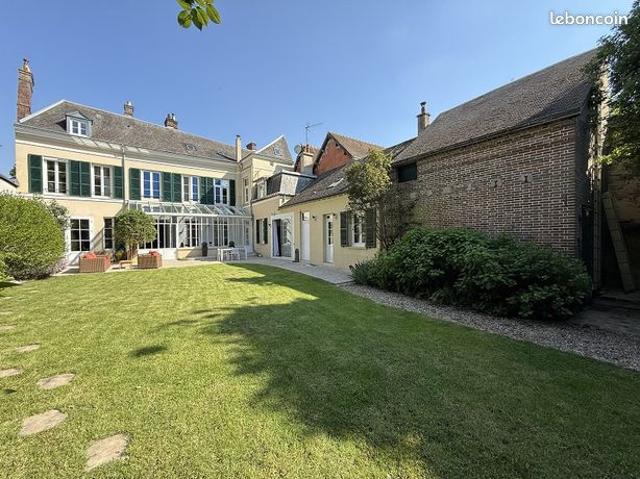 Maison 9 pièces 270 m²