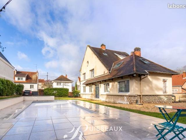 Maison 9 pièces 270 m²