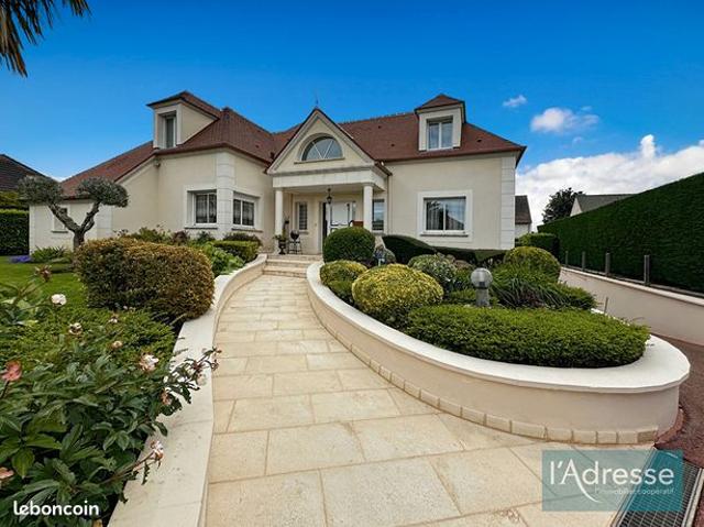 Maison 9 pièces 270 m²