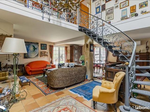 Maison 9 pièces 270 m²