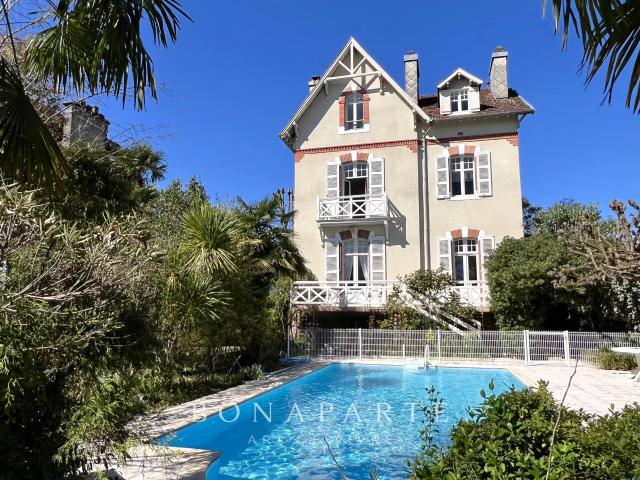 Maison 9 pièces 270 m²