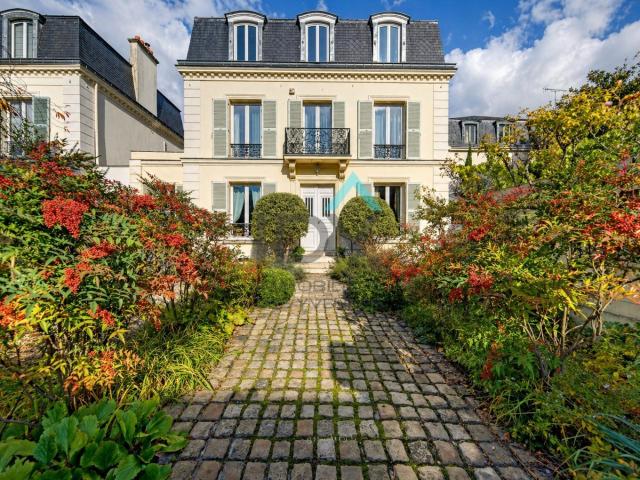 Maison 9 pièces 270 m²
