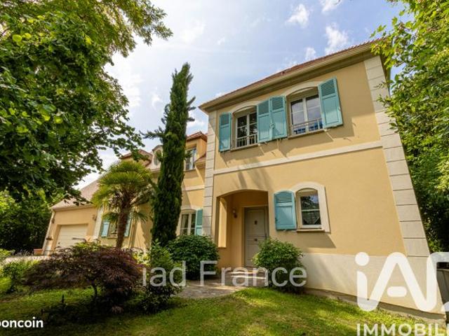 Maison 9 pièces 270 m²