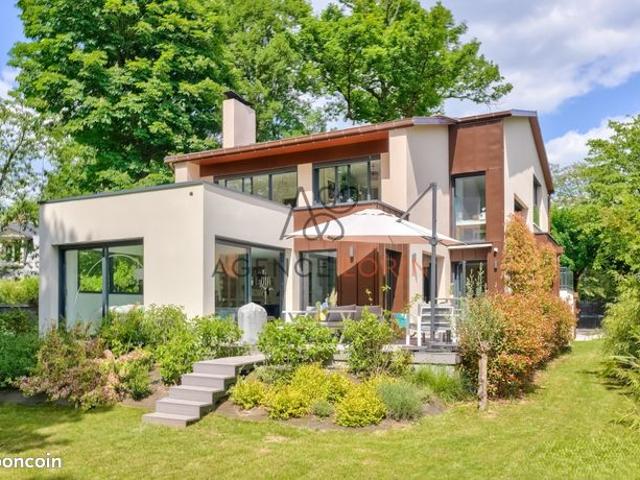 Maison 9 pièces 270 m²