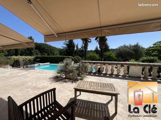 Maison 9 pièces 270 m²