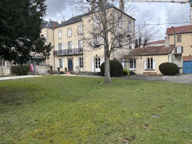 Maison 9 pièces 270 m²